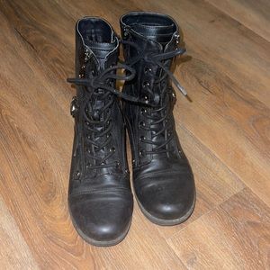 Combat boots